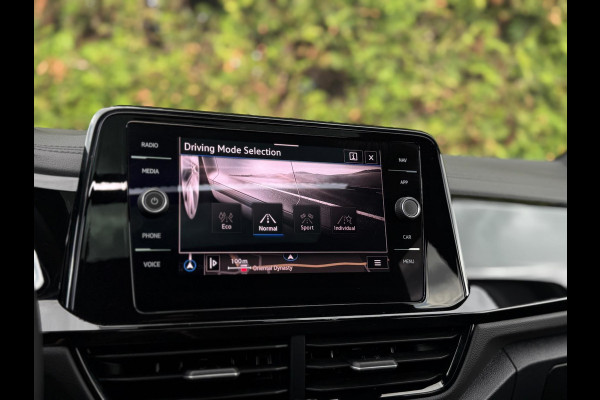 Volkswagen T-Roc 1.5 TSI 3x R-Line Panorama CarPlay