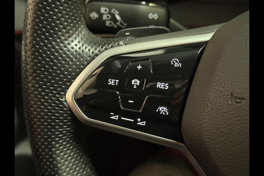 Volkswagen Golf 2.0 TSI GTI Standkachel | Pano | Trekhaak | Memory | Harman/Kardon | camera | Leer Volkswagen Golf 2.0 TSI GTI Standkachel | Pano | Trekhaak | Memory | Harman/Kardon | camera | Leer