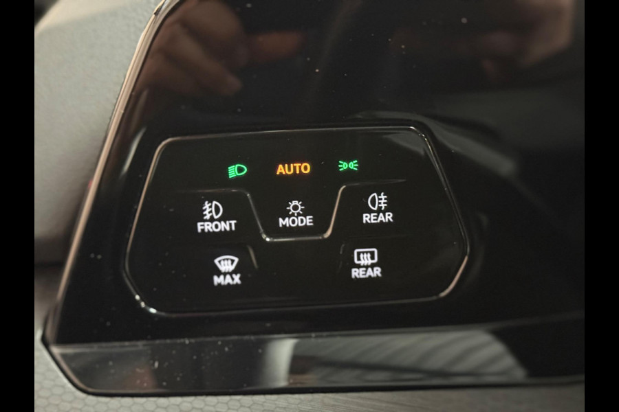 Volkswagen Golf 2.0 TSI GTI Standkachel | Pano | Trekhaak | Memory | Harman/Kardon | camera | Leer Volkswagen Golf 2.0 TSI GTI Standkachel | Pano | Trekhaak | Memory | Harman/Kardon | camera | Leer