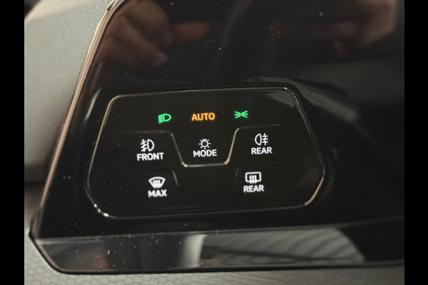 Volkswagen Golf 2.0 TSI GTI Standkachel | Pano | Trekhaak | Memory | Harman/Kardon | camera | Leer Volkswagen Golf 2.0 TSI GTI Standkachel | Pano | Trekhaak | Memory | Harman/Kardon | camera | Leer