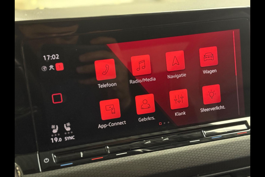 Volkswagen Golf 2.0 TSI GTI Standkachel | Pano | Trekhaak | Memory | Harman/Kardon | camera | Leer Volkswagen Golf 2.0 TSI GTI Standkachel | Pano | Trekhaak | Memory | Harman/Kardon | camera | Leer