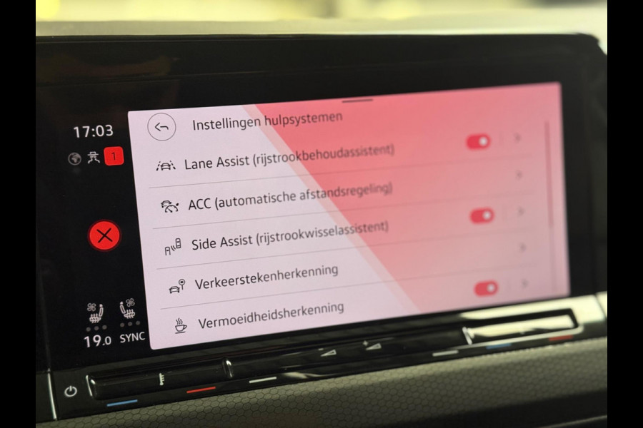 Volkswagen Golf 2.0 TSI GTI Standkachel | Pano | Trekhaak | Memory | Harman/Kardon | camera | Leer Volkswagen Golf 2.0 TSI GTI Standkachel | Pano | Trekhaak | Memory | Harman/Kardon | camera | Leer
