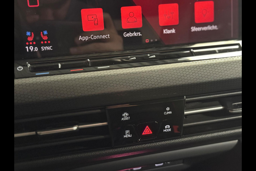 Volkswagen Golf 2.0 TSI GTI Standkachel | Pano | Trekhaak | Memory | Harman/Kardon | camera | Leer Volkswagen Golf 2.0 TSI GTI Standkachel | Pano | Trekhaak | Memory | Harman/Kardon | camera | Leer