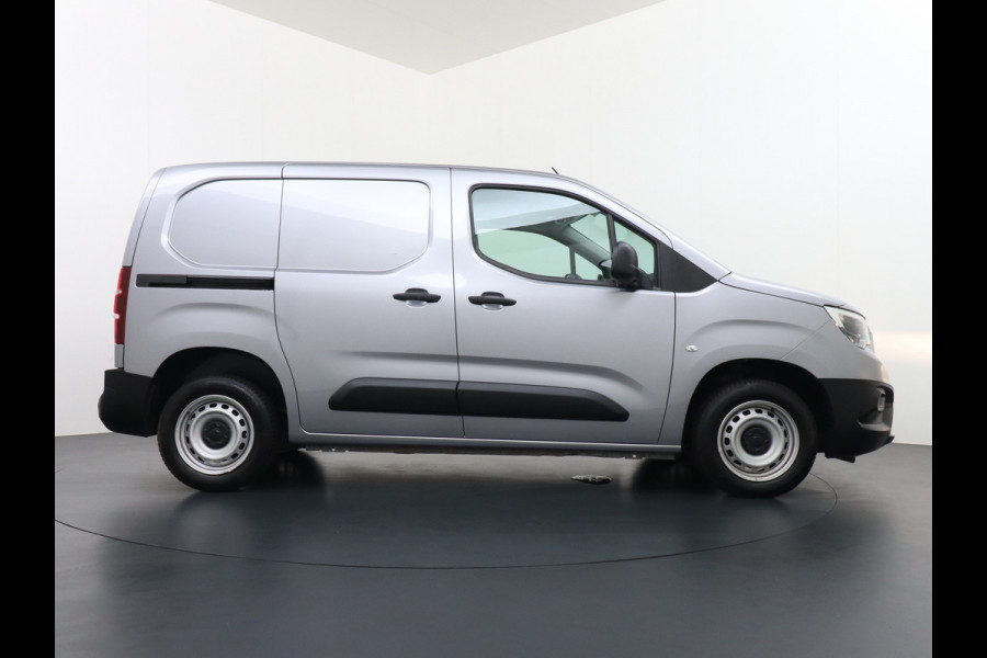 Opel Combo 1.5D 102PK L1H1 Airco Cruise Control Lichtsensor Pdc Schuifdeur Betonplex vloer Lat om Lat Betimmering Tussenwand Euro 6