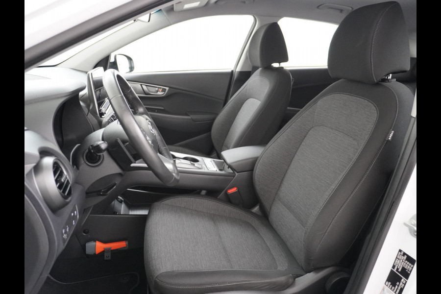 Hyundai Kona EV Comfort 64kWh Warmtepomp Navi Ecc Camera Adaptieve Cruise Control Pdc DAB Apple Carplay Android Auto Led Premium Krell® Audio Keyless Resterende garantie op de hoogspanning accu 4 jaar of tot 160.000km