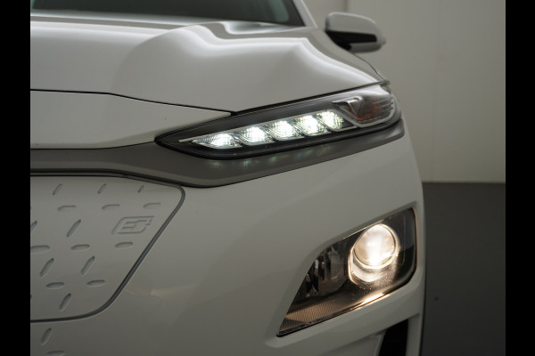 Hyundai Kona EV Comfort 64kWh Warmtepomp Navi Ecc Camera Adaptieve Cruise Control Pdc DAB Apple Carplay Android Auto Led Premium Krell® Audio Keyless Resterende garantie op de hoogspanning accu 4 jaar of tot 160.000km