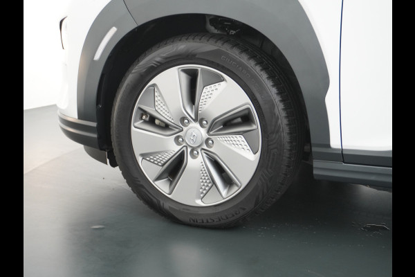 Hyundai Kona EV Comfort 64kWh Warmtepomp Navi Ecc Camera Adaptieve Cruise Control Pdc DAB Apple Carplay Android Auto Led Premium Krell® Audio Keyless Resterende garantie op de hoogspanning accu 4 jaar of tot 160.000km