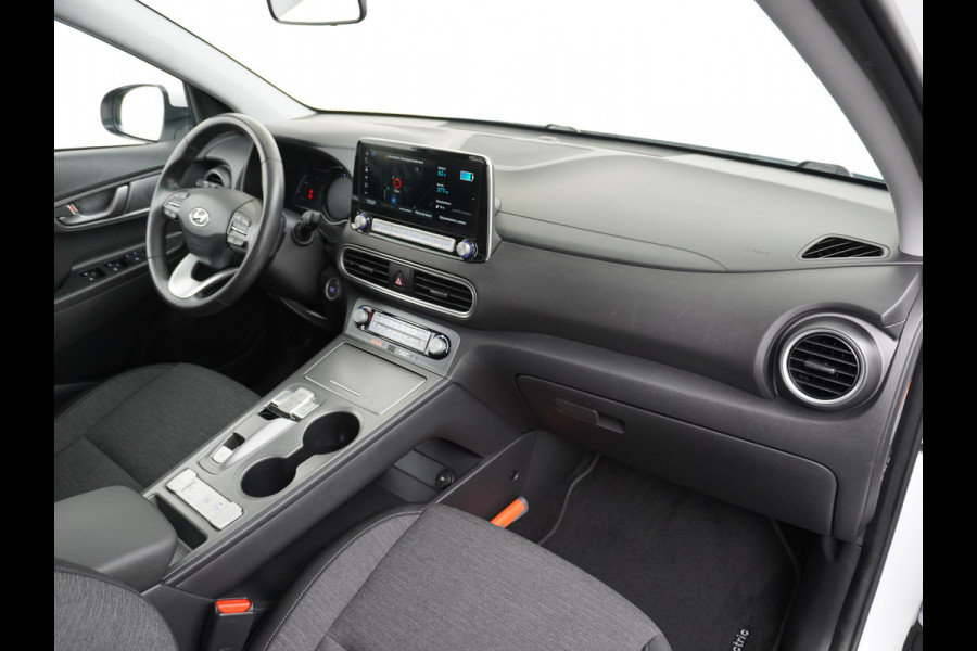 Hyundai Kona EV Comfort 64kWh Warmtepomp Navi Ecc Camera Adaptieve Cruise Control Pdc DAB Apple Carplay Android Auto Led Premium Krell® Audio Keyless Resterende garantie op de hoogspanning accu 4 jaar of tot 160.000km
