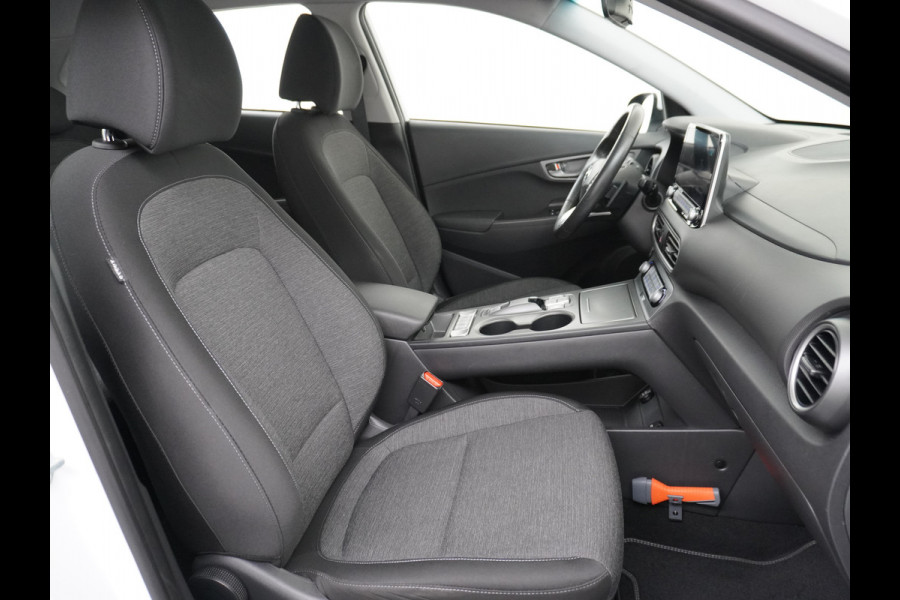 Hyundai Kona EV Comfort 64kWh Warmtepomp Navi Ecc Camera Adaptieve Cruise Control Pdc DAB Apple Carplay Android Auto Led Premium Krell® Audio Keyless Resterende garantie op de hoogspanning accu 4 jaar of tot 160.000km