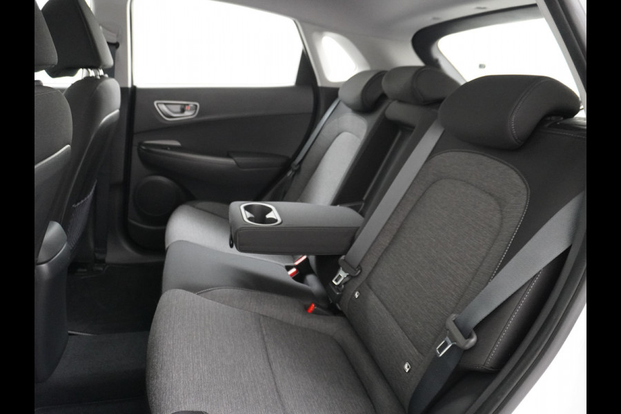 Hyundai Kona EV Comfort 64kWh Warmtepomp Navi Ecc Camera Adaptieve Cruise Control Pdc DAB Apple Carplay Android Auto Led Premium Krell® Audio Keyless Resterende garantie op de hoogspanning accu 4 jaar of tot 160.000km