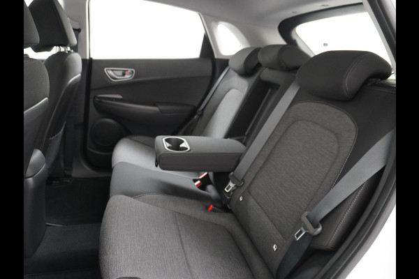 Hyundai Kona EV Comfort 64kWh Warmtepomp Navi Ecc Camera Adaptieve Cruise Control Pdc DAB Apple Carplay Android Auto Led Premium Krell® Audio Keyless Resterende garantie op de hoogspanning accu 4 jaar of tot 160.000km