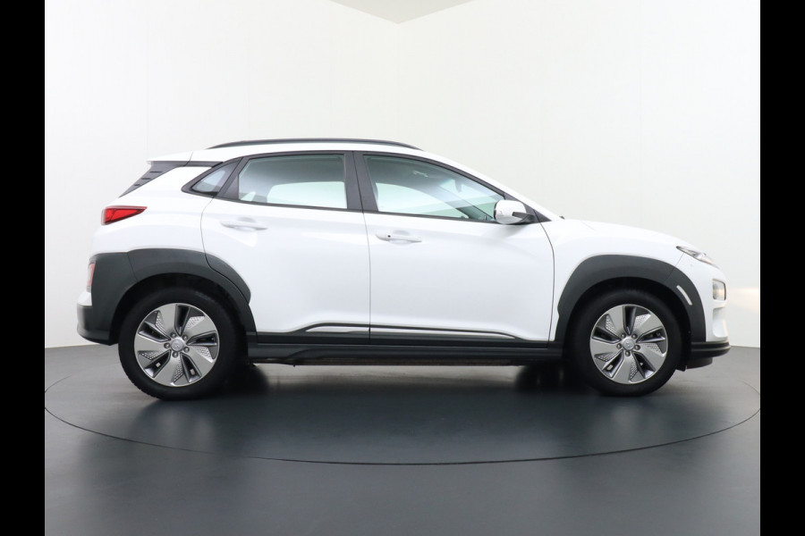 Hyundai Kona EV Comfort 64kWh Warmtepomp Navi Ecc Camera Adaptieve Cruise Control Pdc DAB Apple Carplay Android Auto Led Premium Krell® Audio Keyless Resterende garantie op de hoogspanning accu 4 jaar of tot 160.000km