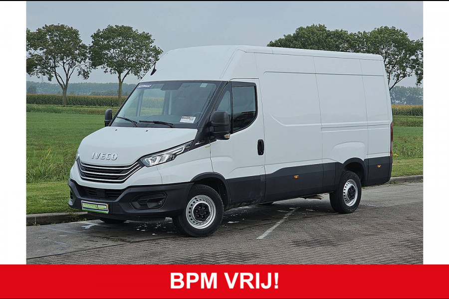 Iveco Daily 35S14 2.3 L2H2 Navi Camera Trekhaak 3500kg Cruise Euro6