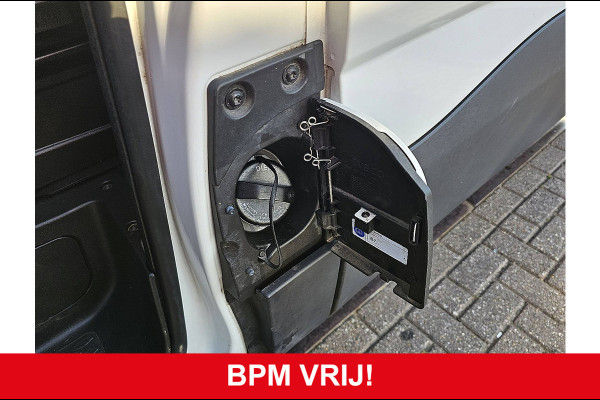 Iveco Daily 35S14 2.3 L2H2 Navi Camera Trekhaak 3500kg Cruise Euro6