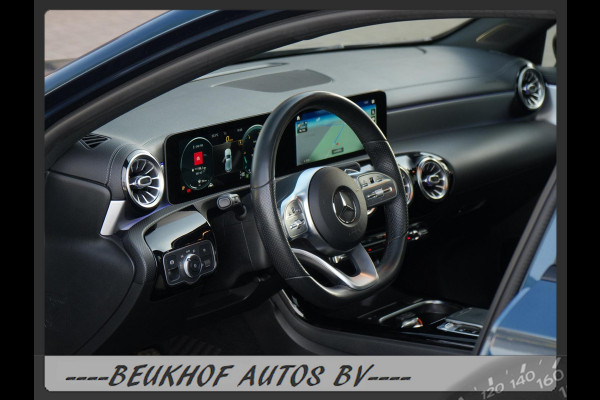 Mercedes-Benz A-Klasse 220 4MATIC Premium Pano Leer Nav Cam