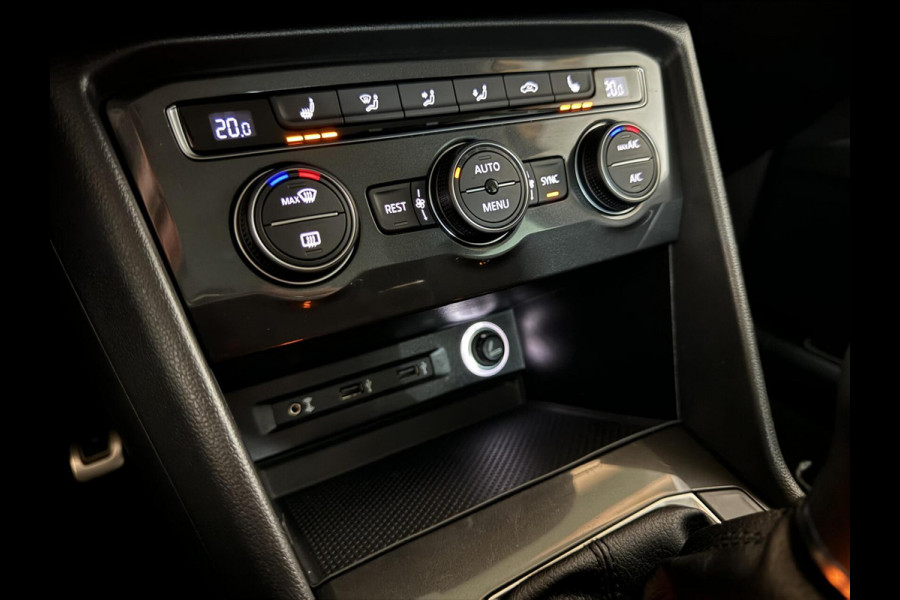 Volkswagen Tiguan 1.4 TSI ACT Carplay ACC Stoelver. Camera Trekh.