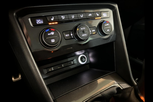 Volkswagen Tiguan 1.4 TSI ACT Carplay ACC Stoelver. Camera Trekh.