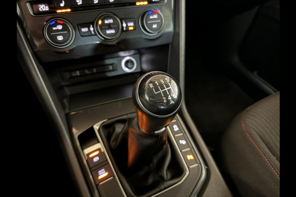 Volkswagen Tiguan 1.4 TSI ACT Carplay ACC Stoelver. Camera Trekh.