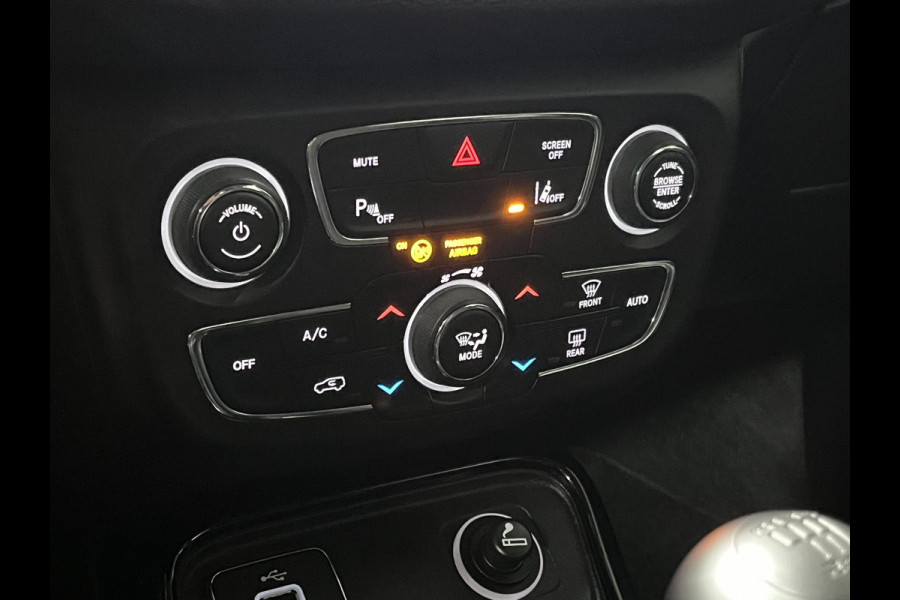 Jeep Compass 1.4 MultiAir Night Eagle Trekhaak | Carplay | Camera | DAB | Cruise-/Climate control |