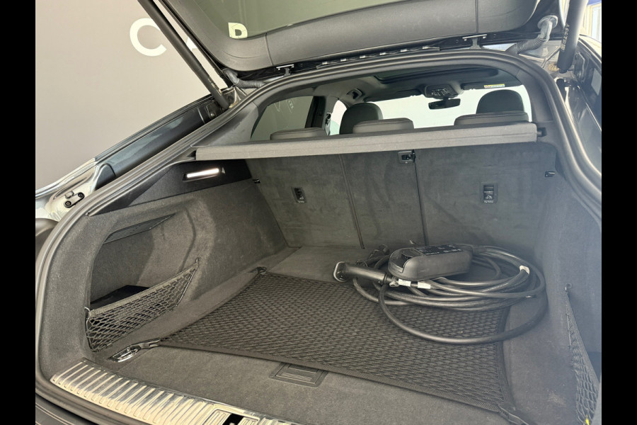 Audi e-tron Sportback 55 QUATTRO S Line 95 kWh Pano|Sportstoelen|Camera