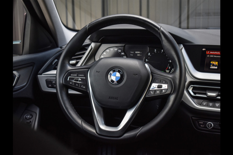 BMW 1-serie 118i HIGH EXECUTIVE EDITION | M-SPORT WHEELS | DAB+ | AUTOMAAT | PDC | LED |