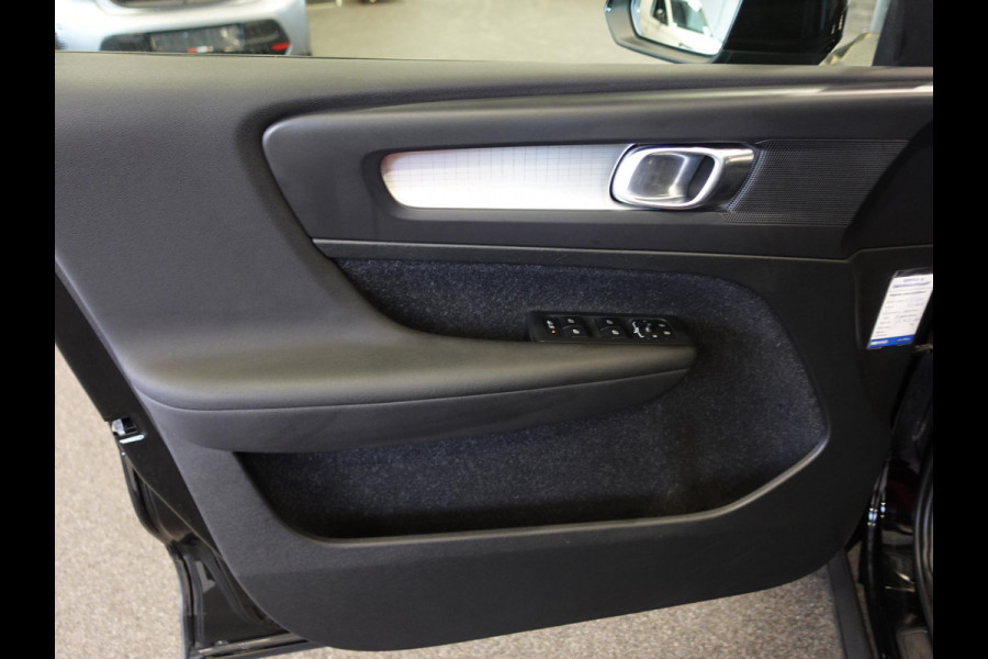 Volvo XC40 1.5 T3 163pk Momentum | Navigatie | Climate Control | Stoelverwarming | Dab | digitale Cockpit