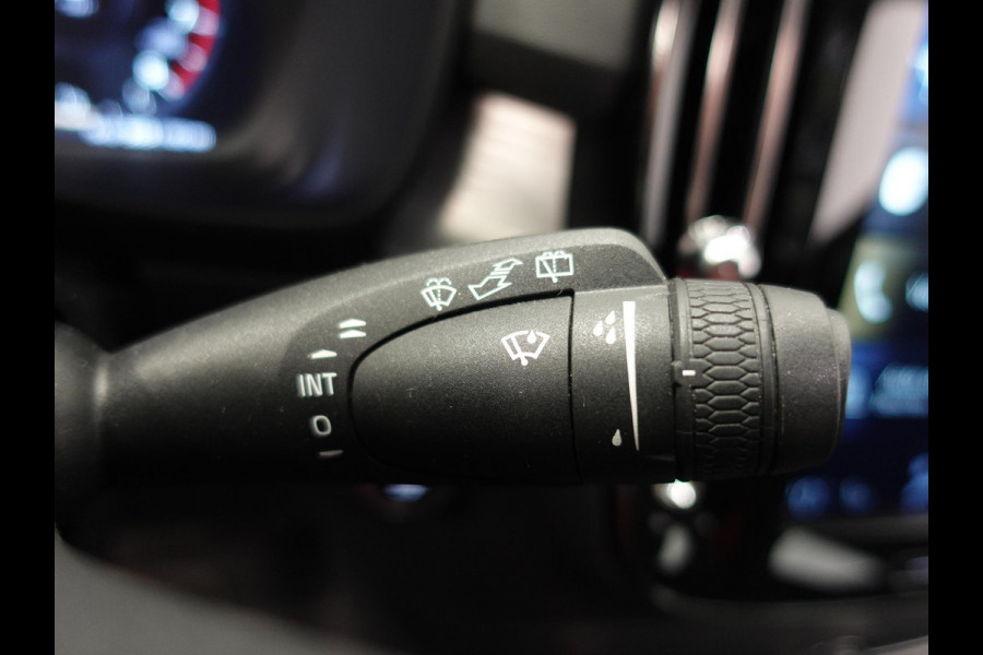 Volvo XC40 1.5 T3 163pk Momentum | Navigatie | Climate Control | Stoelverwarming | Dab | digitale Cockpit