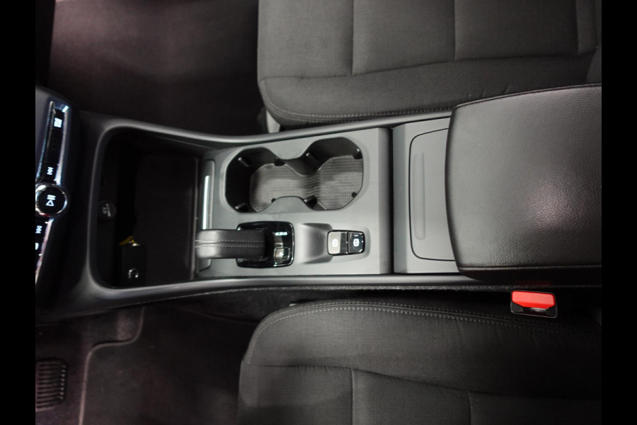 Volvo XC40 1.5 T3 163pk Momentum | Navigatie | Climate Control | Stoelverwarming | Dab | digitale Cockpit