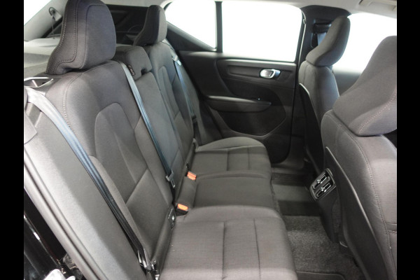 Volvo XC40 1.5 T3 163pk Momentum | Navigatie | Climate Control | Stoelverwarming | Dab | digitale Cockpit