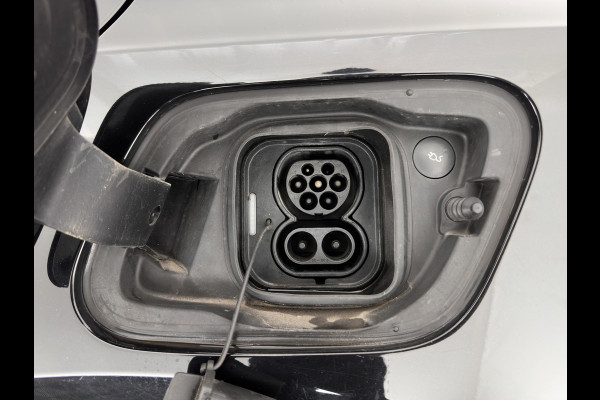 Volvo XC40 Recharge P8 AWD R-Design [ 3-Fase ] { SOH-89%} (INCL-BTW) *PANO | LEATHER-ALCANTARA | DIGI-COCKPIT | FULL-LED | PREMIUM-AUDIO | CARPLAY | KEYLESS | NAVI-FULLMAP | ECC | PDC | HEATED-SPORTSEATS | BLIS | PRIVACY-GLASS | 19''ALU*