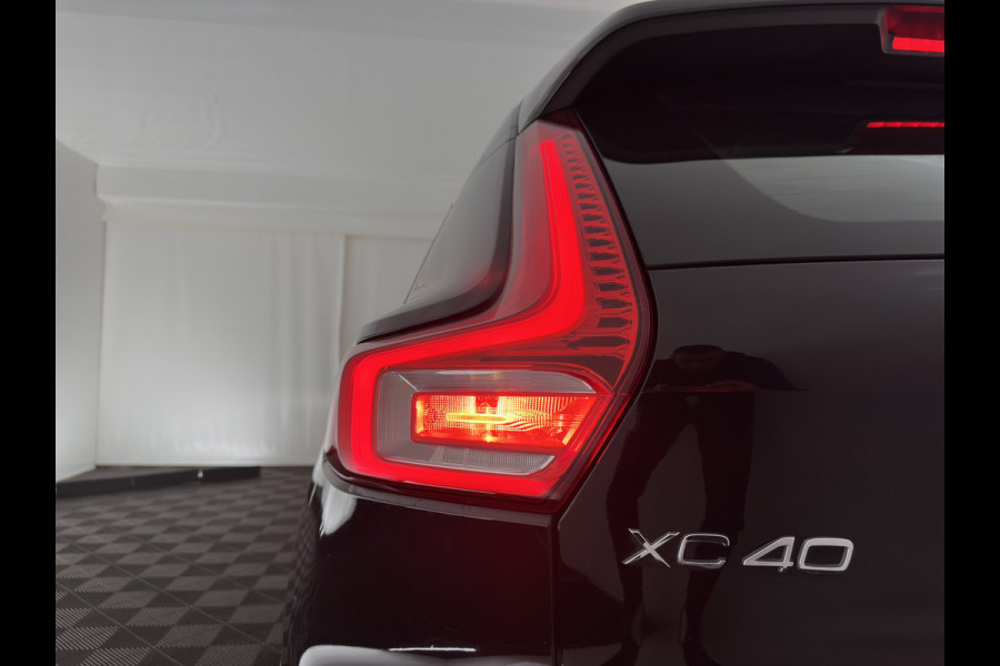 Volvo XC40 Recharge P8 AWD R-Design [ 3-Fase ] { SOH-89%} (INCL-BTW) *PANO | LEATHER-ALCANTARA | DIGI-COCKPIT | FULL-LED | PREMIUM-AUDIO | CARPLAY | KEYLESS | NAVI-FULLMAP | ECC | PDC | HEATED-SPORTSEATS | BLIS | PRIVACY-GLASS | 19''ALU*