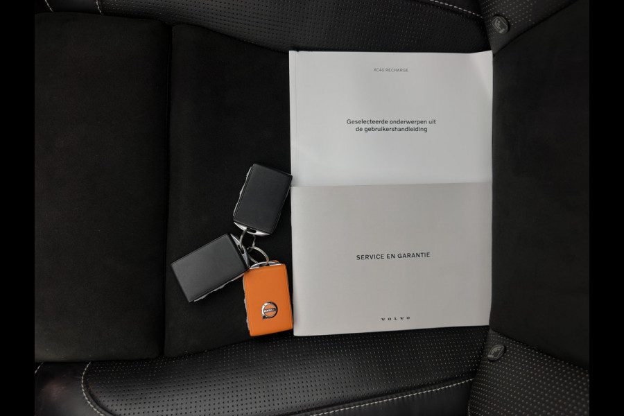 Volvo XC40 Recharge P8 AWD R-Design [ 3-Fase ] { SOH-89%} (INCL-BTW) *PANO | LEATHER-ALCANTARA | DIGI-COCKPIT | FULL-LED | PREMIUM-AUDIO | CARPLAY | KEYLESS | NAVI-FULLMAP | ECC | PDC | HEATED-SPORTSEATS | BLIS | PRIVACY-GLASS | 19''ALU*