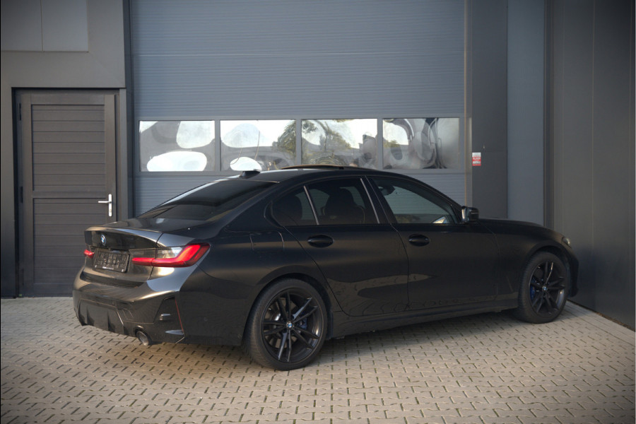 BMW 3-serie 320e High Executive M Sport | Panoramadak | Harman Kardon | Carbon | Camera | Adaptive LED | Stoelverwarming | Stuurverwarming | Apple Carplay | Navigatie | Cruise Control | Memory Seat | Trekhaak | Keyless | Shadowline