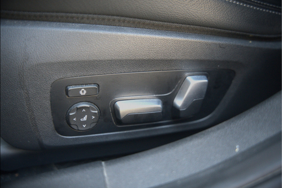 BMW 3-serie 320e High Executive M Sport | Panoramadak | Harman Kardon | Carbon | Camera | Adaptive LED | Stoelverwarming | Stuurverwarming | Apple Carplay | Navigatie | Cruise Control | Memory Seat | Trekhaak | Keyless | Shadowline