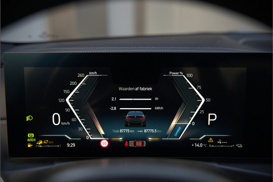 BMW 3-serie 320e High Executive M Sport | Panoramadak | Harman Kardon | Carbon | Camera | Adaptive LED | Stoelverwarming | Stuurverwarming | Apple Carplay | Navigatie | Cruise Control | Memory Seat | Trekhaak | Keyless | Shadowline