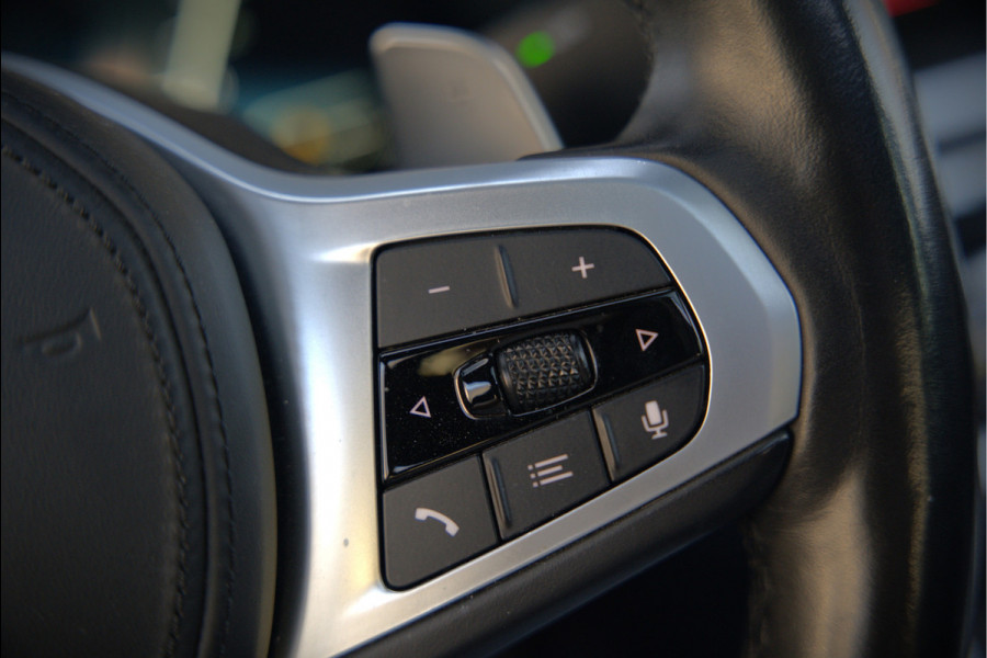BMW 3-serie 320e High Executive M Sport | Panoramadak | Harman Kardon | Carbon | Camera | Adaptive LED | Stoelverwarming | Stuurverwarming | Apple Carplay | Navigatie | Cruise Control | Memory Seat | Trekhaak | Keyless | Shadowline