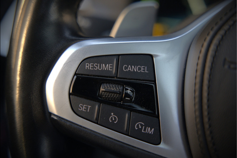 BMW 3-serie 320e High Executive M Sport | Panoramadak | Harman Kardon | Carbon | Camera | Adaptive LED | Stoelverwarming | Stuurverwarming | Apple Carplay | Navigatie | Cruise Control | Memory Seat | Trekhaak | Keyless | Shadowline