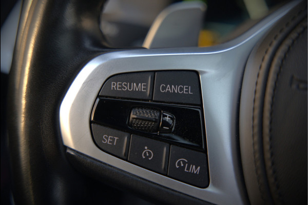 BMW 3-serie 320e High Executive M Sport | Panoramadak | Harman Kardon | Carbon | Camera | Adaptive LED | Stoelverwarming | Stuurverwarming | Apple Carplay | Navigatie | Cruise Control | Memory Seat | Trekhaak | Keyless | Shadowline