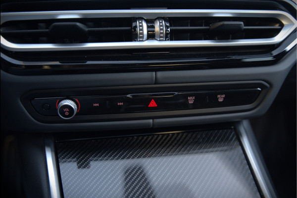 BMW 3-serie 320e High Executive M Sport | Panoramadak | Harman Kardon | Carbon | Camera | Adaptive LED | Stoelverwarming | Stuurverwarming | Apple Carplay | Navigatie | Cruise Control | Memory Seat | Trekhaak | Keyless | Shadowline