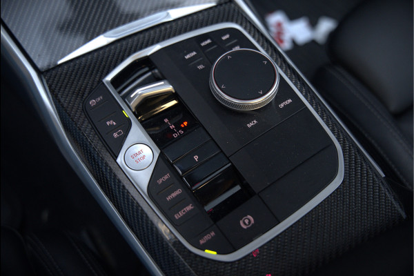 BMW 3-serie 320e High Executive M Sport | Panoramadak | Harman Kardon | Carbon | Camera | Adaptive LED | Stoelverwarming | Stuurverwarming | Apple Carplay | Navigatie | Cruise Control | Memory Seat | Trekhaak | Keyless | Shadowline