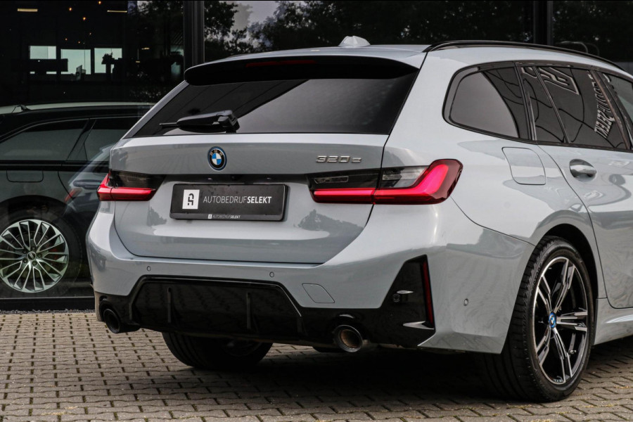 BMW 3 Serie Touring 320e - M-SPORT - PANO - CAMERA - BROOKLYN GREY
