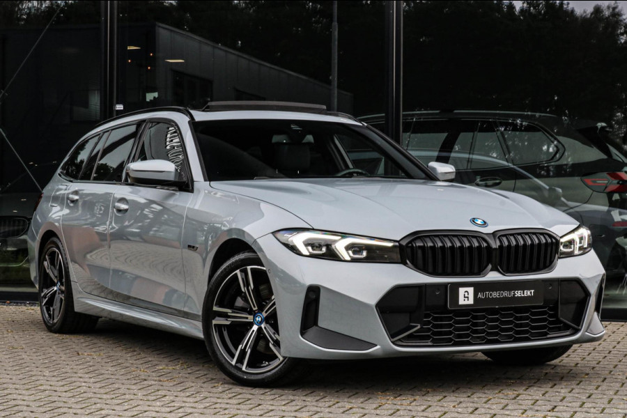 BMW 3 Serie Touring 320e - M-SPORT - PANO - CAMERA - BROOKLYN GREY