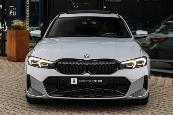 BMW 3 Serie Touring 320e - M-SPORT - PANO - CAMERA - BROOKLYN GREY