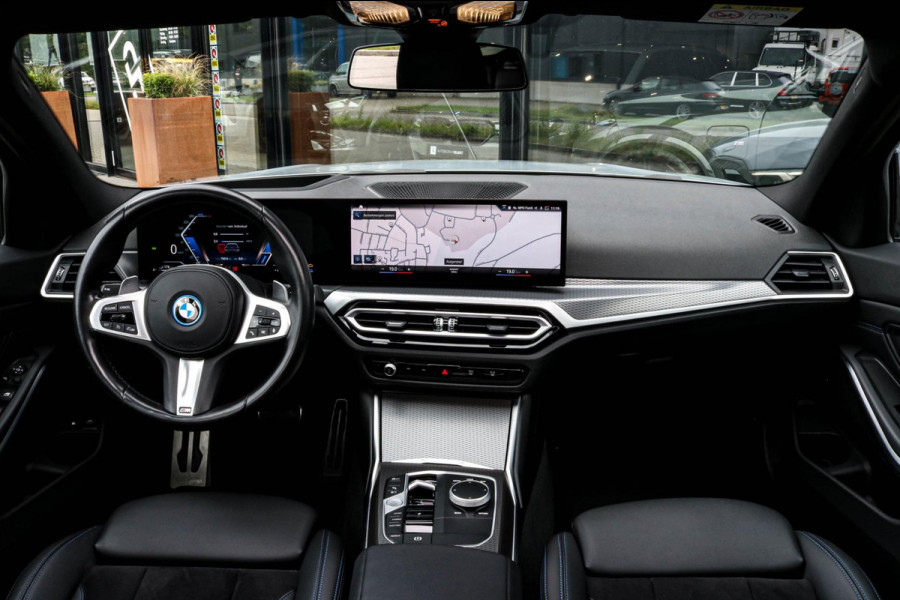 BMW 3 Serie Touring 320e - M-SPORT - PANO - CAMERA - BROOKLYN GREY