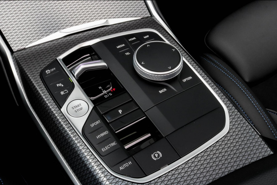 BMW 3 Serie Touring 320e - M-SPORT - PANO - CAMERA - BROOKLYN GREY