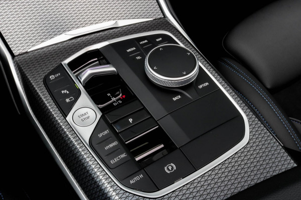 BMW 3 Serie Touring 320e - M-SPORT - PANO - CAMERA - BROOKLYN GREY