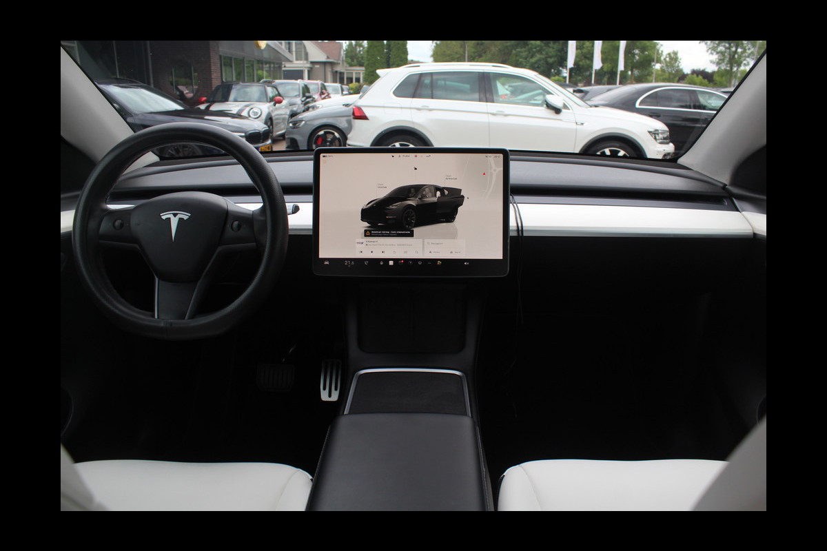 Tesla Model Y Long Range AWD 75 kWh / Autopilot / Panoramadak / Camera / 21'' / Keyless / Leder / Dodehoek / Navigatie / Stoelverwarming