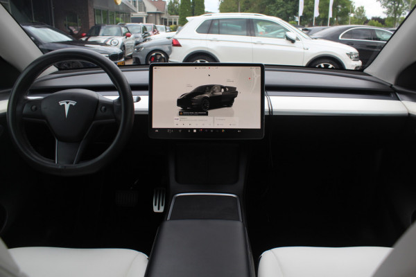 Tesla Model Y Long Range AWD 75 kWh / Autopilot / Panoramadak / Camera / 21'' / Keyless / Leder / Dodehoek / Navigatie / Stoelverwarming
