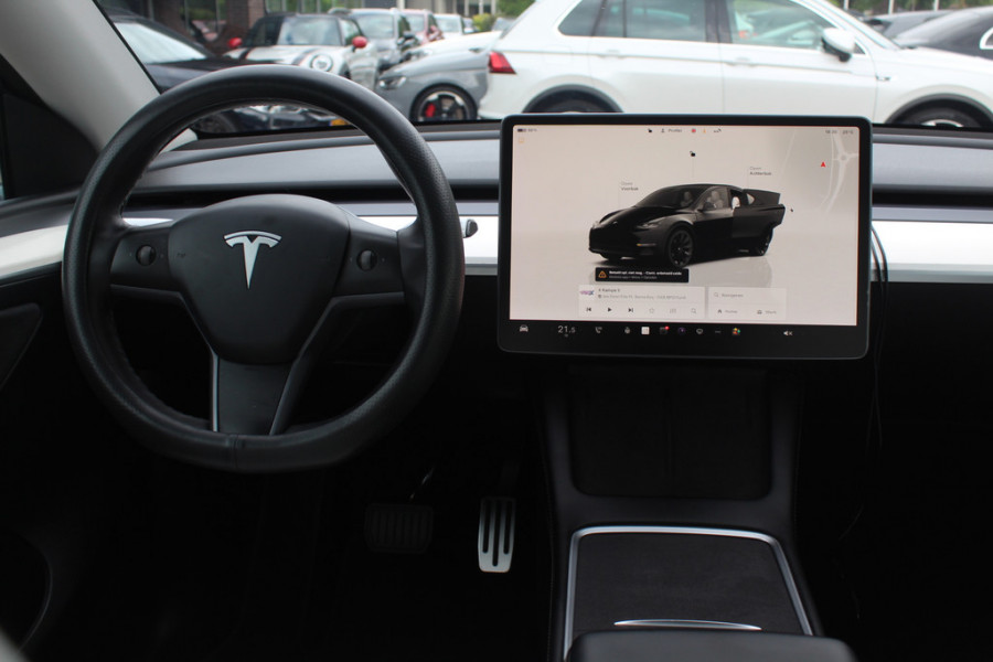 Tesla Model Y Long Range AWD 75 kWh / Autopilot / Panoramadak / Camera / 21'' / Keyless / Leder / Dodehoek / Navigatie / Stoelverwarming