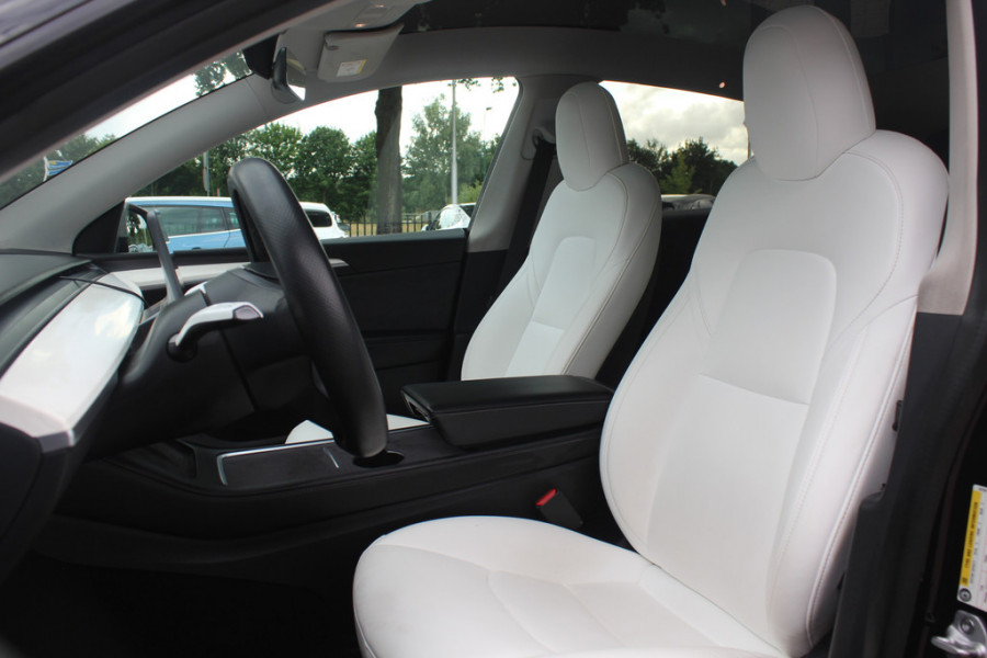 Tesla Model Y Long Range AWD 75 kWh / Autopilot / Panoramadak / Camera / 21'' / Keyless / Leder / Dodehoek / Navigatie / Stoelverwarming
